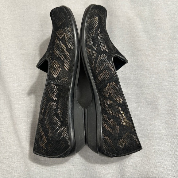 Sz. 36 Dansko Olivia black/gold snake print loafers, comfort, walking, slip-on - Picture 12 of 13